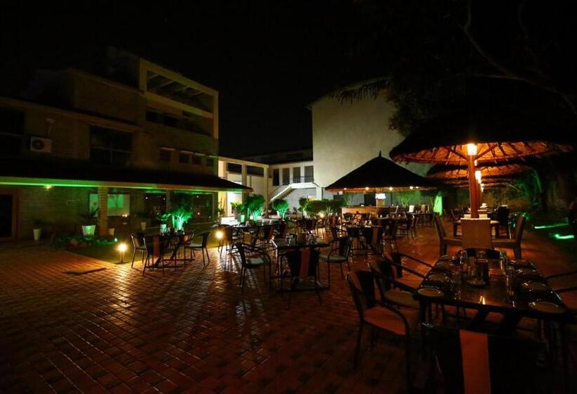 בית מלון כפרי Dvg Socials Retreat