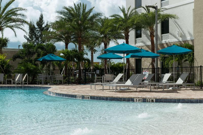 בית מלון כפרי Hampton Inn & Suites Cape Canaveral Cruise Port