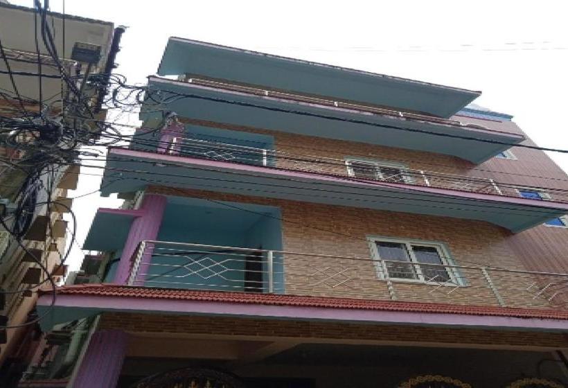 Hotel Oyo 81893 Maa Home Stays