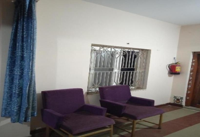 Hotel Oyo 81893 Maa Home Stays
