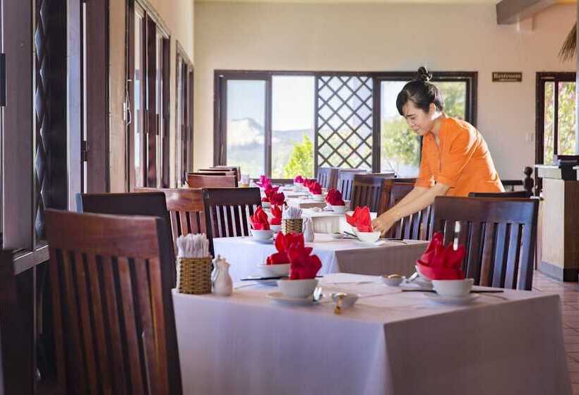 هتل Rock Water Bay Beach Resort & Spa