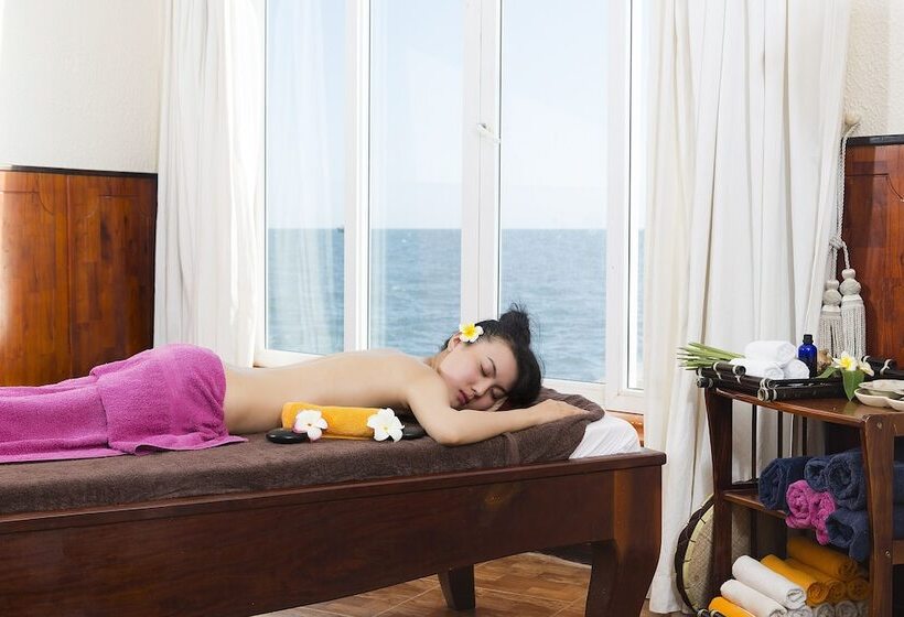 هتل Rock Water Bay Beach Resort & Spa