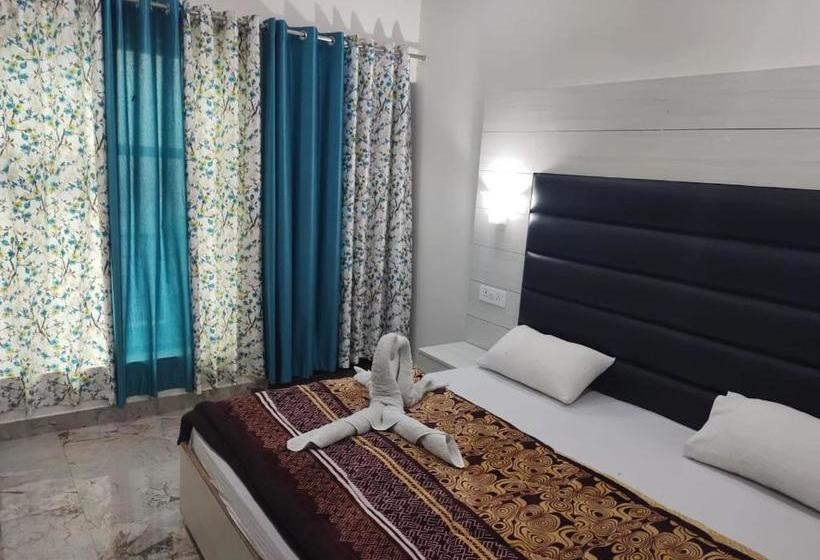 Hotel Royale Green Apple Inn