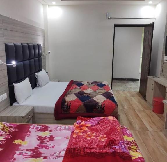 Hotel Royale Green Apple Inn