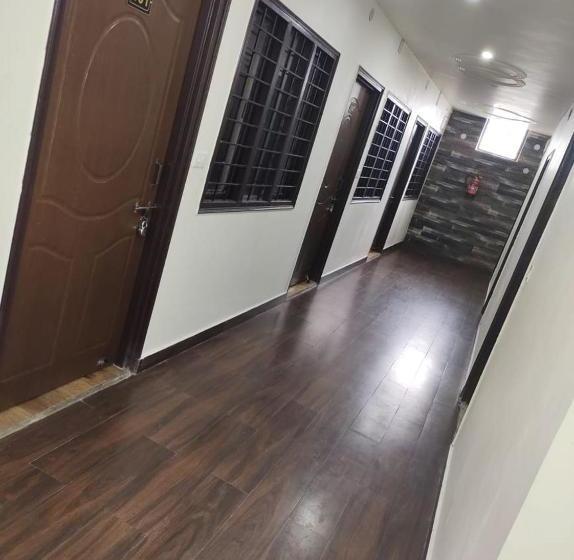 Hotel Royale Green Apple Inn