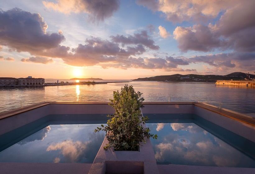 هتل Shapes Luxury Suites