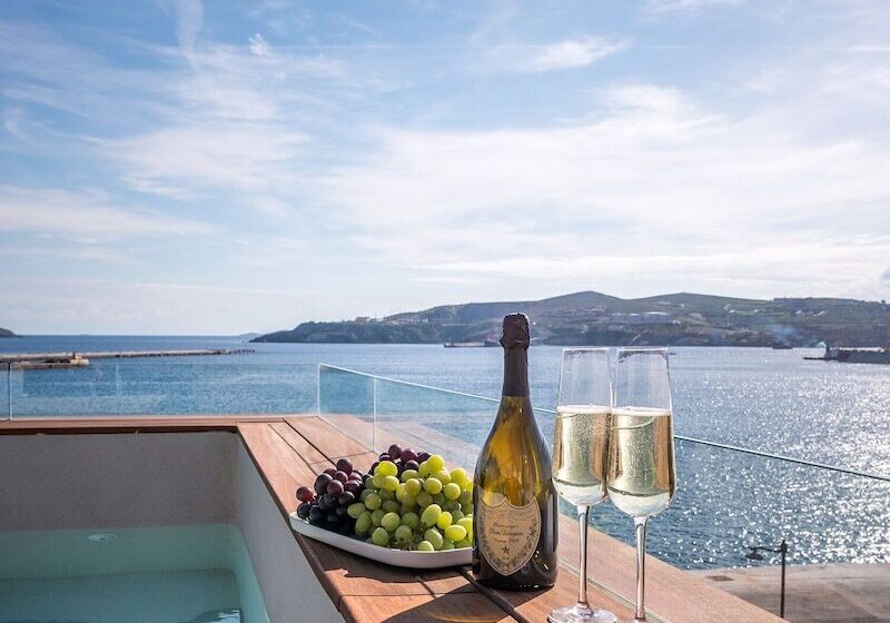 هتل Shapes Luxury Suites