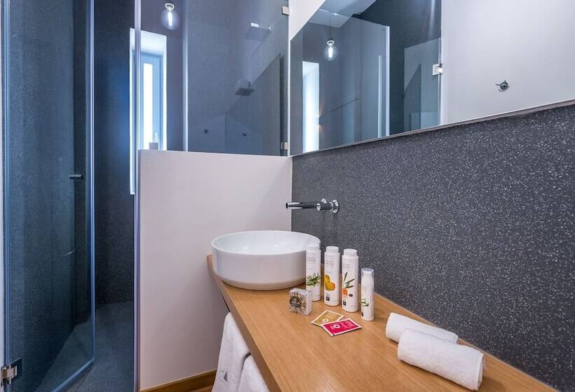 هتل Shapes Luxury Suites