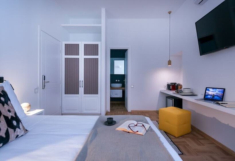 هتل Shapes Luxury Suites