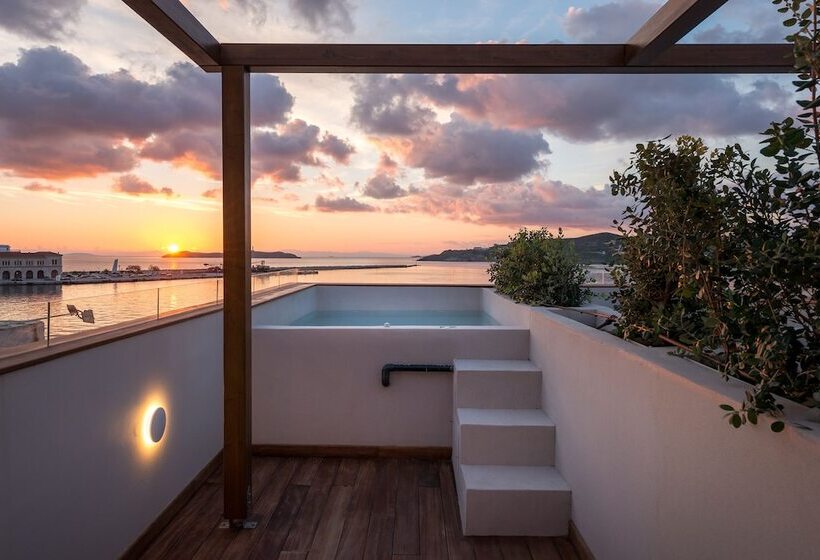 هتل Shapes Luxury Suites