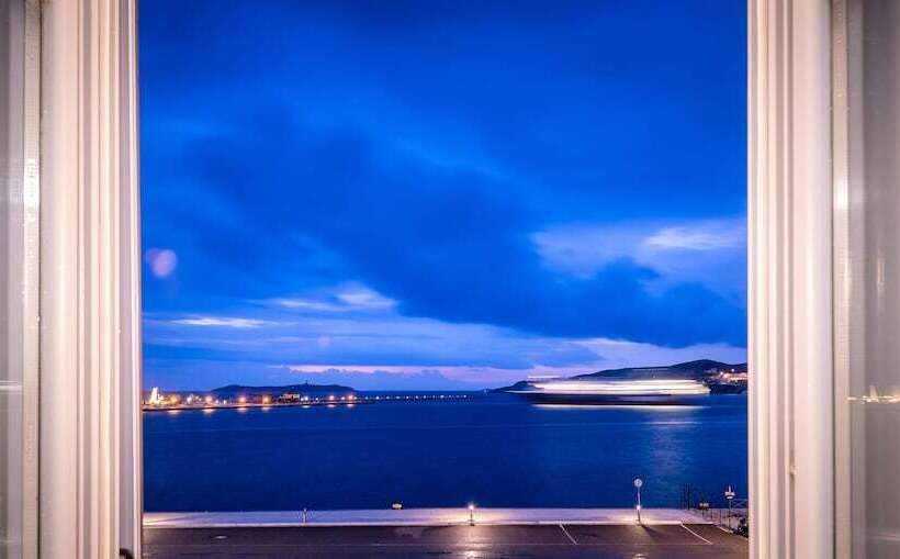 هتل Shapes Luxury Suites