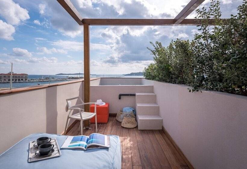 هتل Shapes Luxury Suites