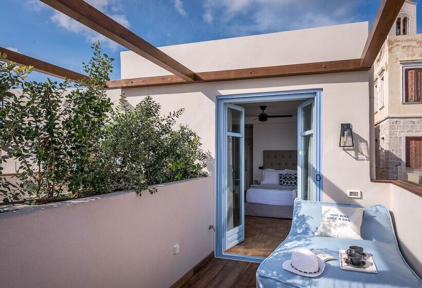 هتل Shapes Luxury Suites