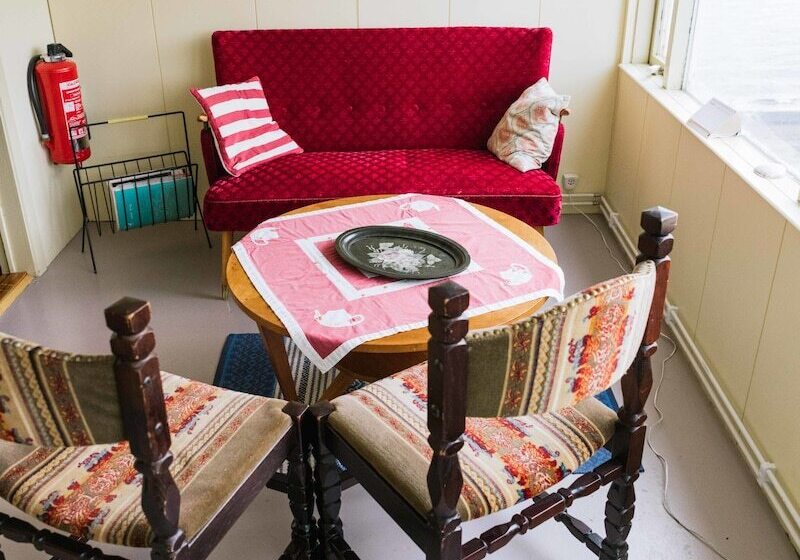 هتل Tangahús Guesthouse