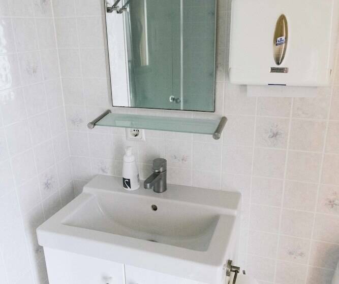 هتل Tangahús Guesthouse