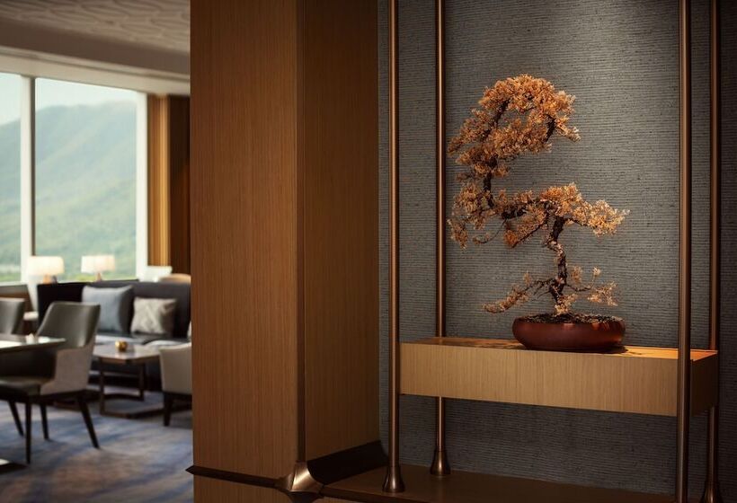 هتل The Silveri Hong Kong Mgallery