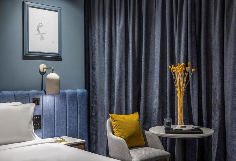 Отель Voco Melbourne Central