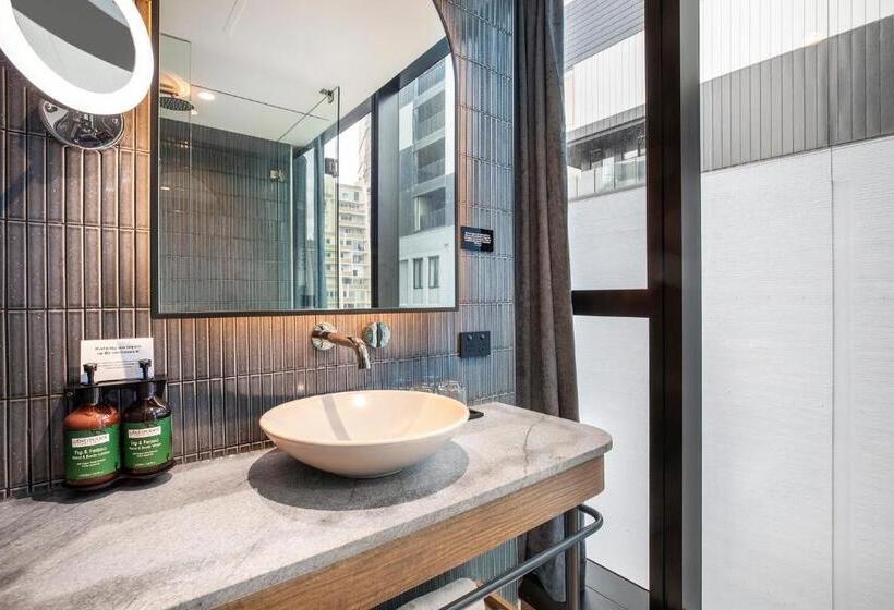 Отель Voco Melbourne Central