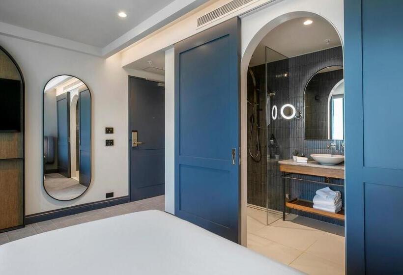 Отель Voco Melbourne Central