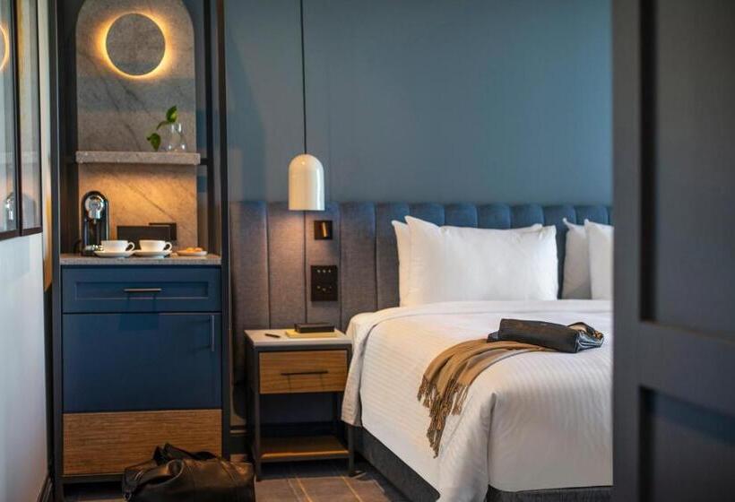 Отель Voco Melbourne Central