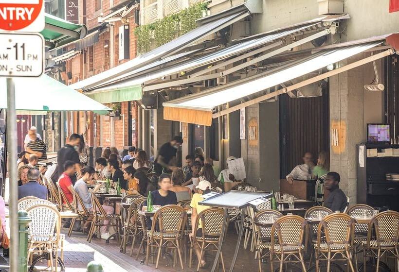 Отель Voco Melbourne Central