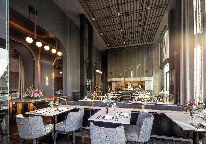 Отель Voco Melbourne Central