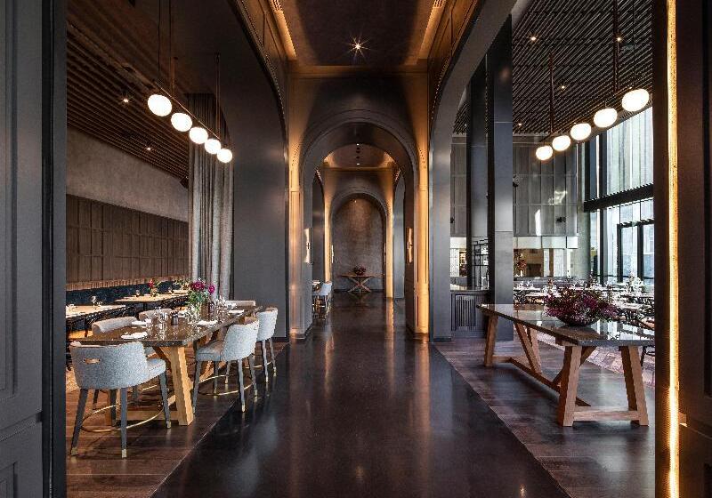 Отель Voco Melbourne Central