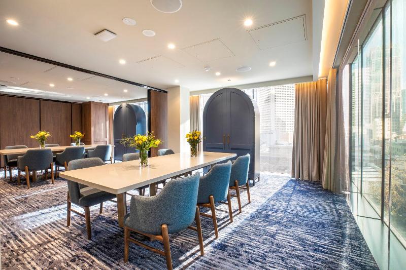 Отель Voco Melbourne Central