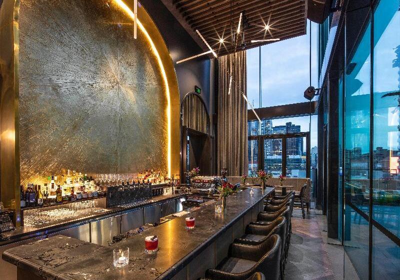 Отель Voco Melbourne Central