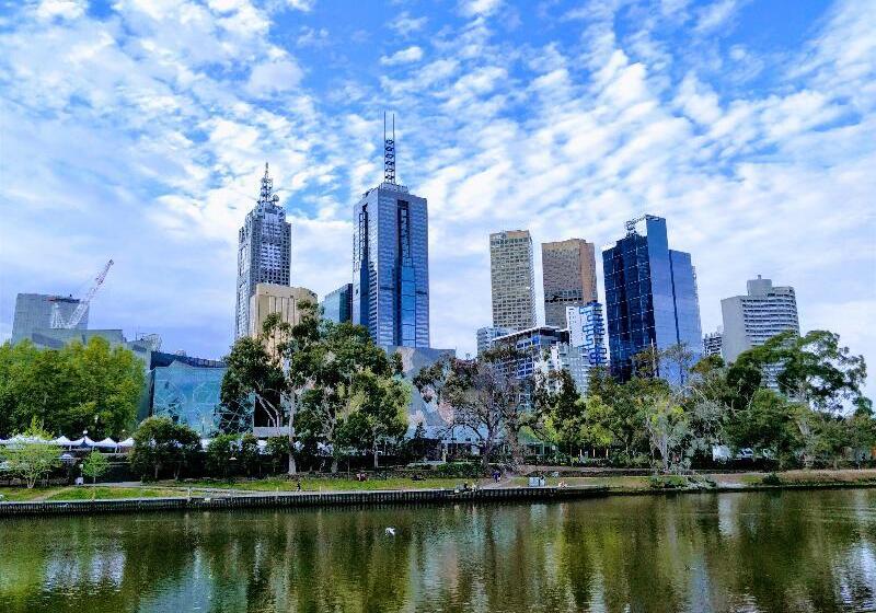 Отель Voco Melbourne Central