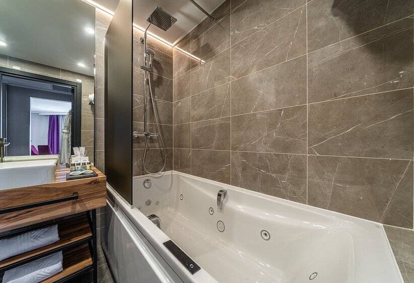 Kravt Nevsky Hotel And Spa