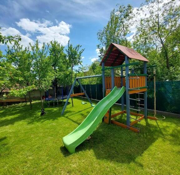 פנסיון E Tekergők Háza