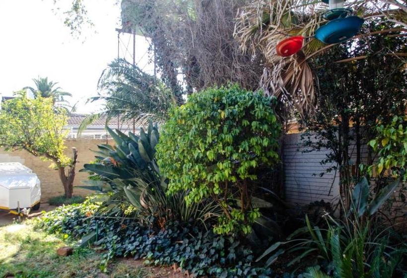 פנסיון Simunye Guest House