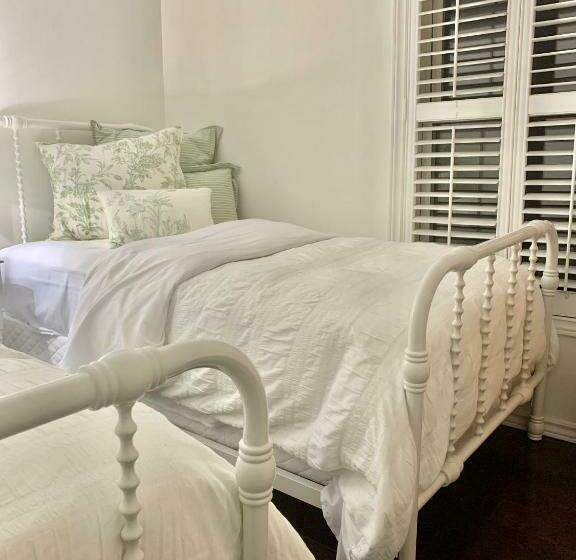 Plantation House Bed & Breakfast