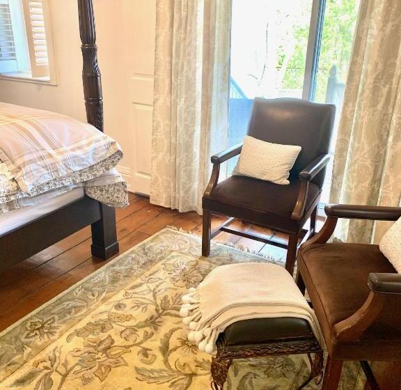 Plantation House Bed & Breakfast