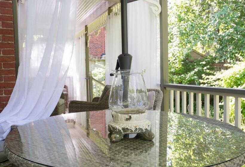 Plantation House Bed & Breakfast