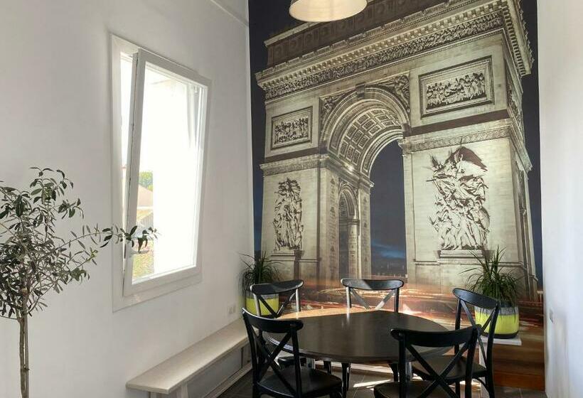 هاستل Le Pavillon