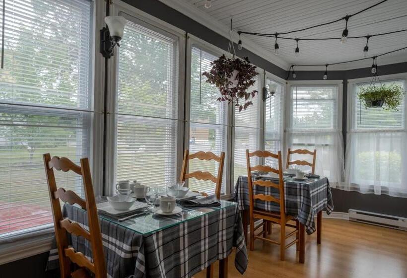 مبيت وإفطار Au Coq Du Bonheur