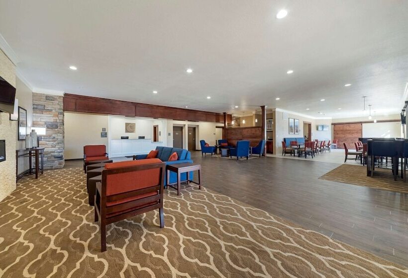 فندق Comfort Inn & Suites Harrah