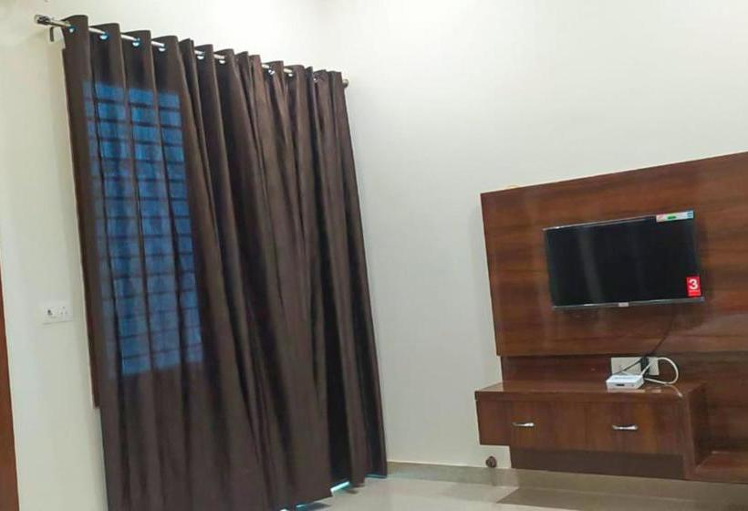 ホテル Fab Mohan Palace