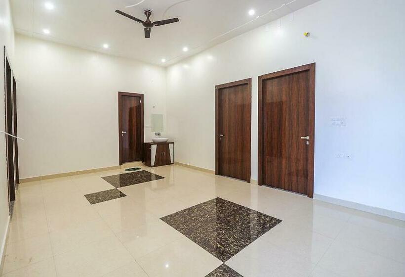 ホテル Fab Mohan Palace