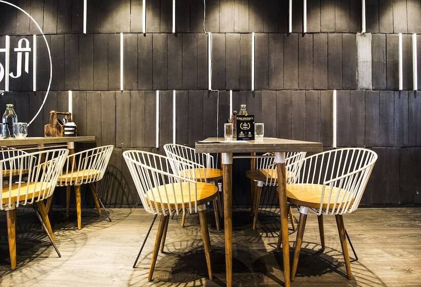 בית מלון כפרי Fab Prime Royal Plaza