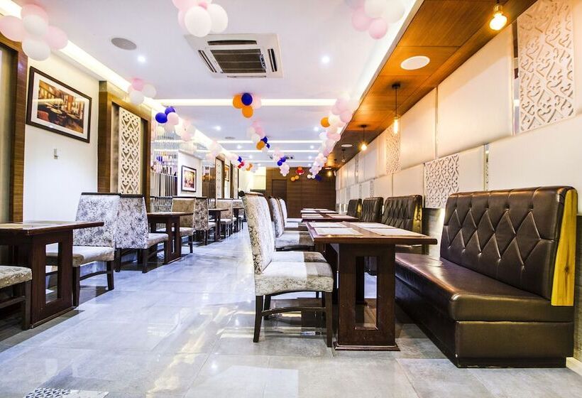 בית מלון כפרי Fab Prime Royal Plaza