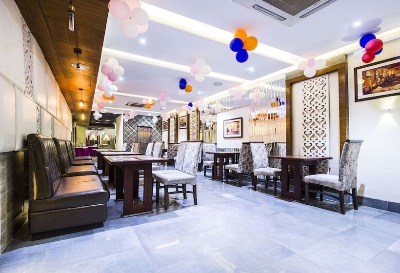 בית מלון כפרי Fab Prime Royal Plaza