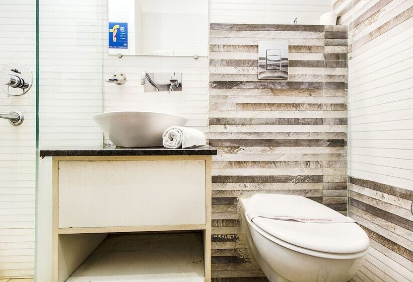 בית מלון כפרי Fab Prime Royal Plaza