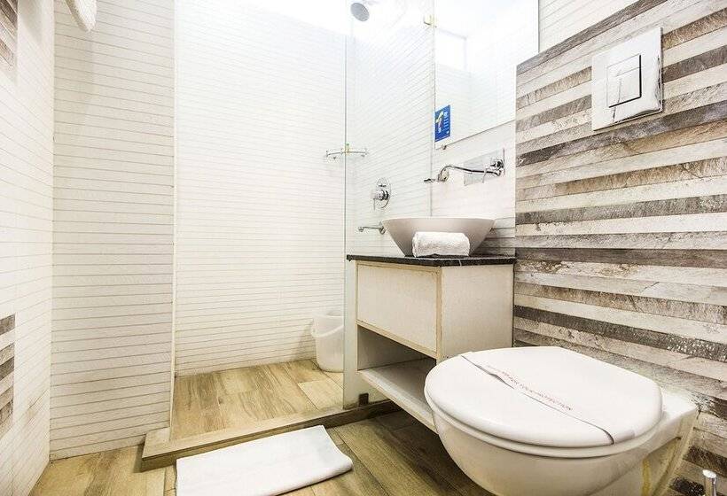 בית מלון כפרי Fab Prime Royal Plaza