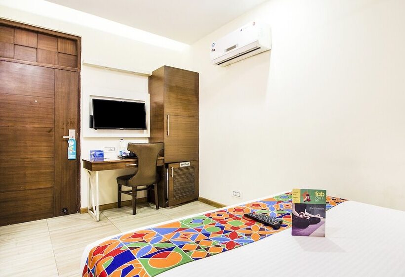 בית מלון כפרי Fab Prime Royal Plaza