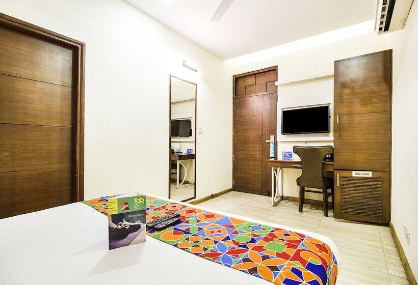 בית מלון כפרי Fab Prime Royal Plaza