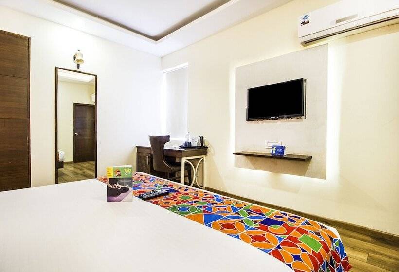 בית מלון כפרי Fab Prime Royal Plaza