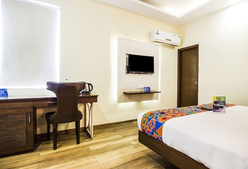 בית מלון כפרי Fab Prime Royal Plaza